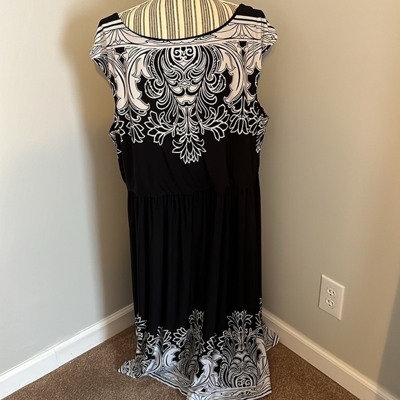 Catherine’s Dress Size 2X - Picture 3 of 4